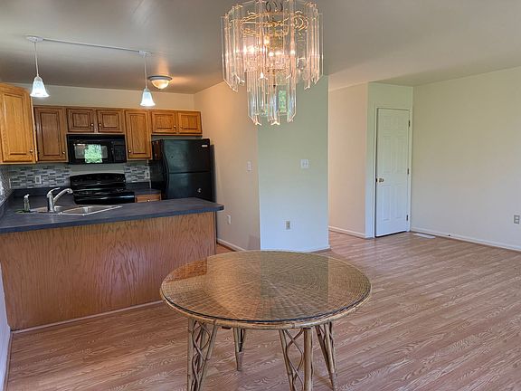 4th image of 151 Acorn Ln