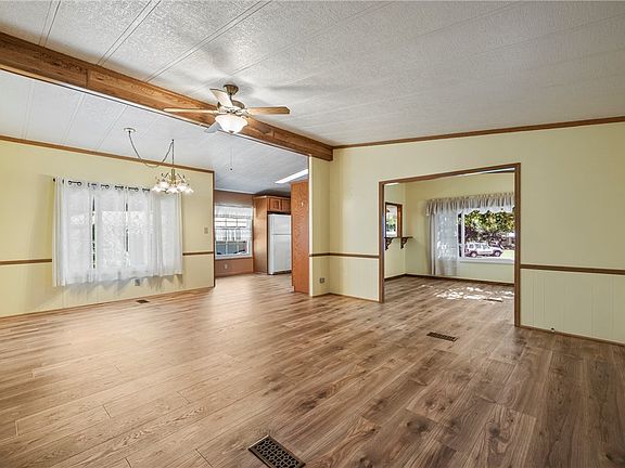 3rd image of 425 Vista Ln