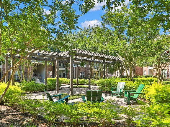 Outdoor Seating Area at Madison on the Meadow Apartments in Stafford, TX 77477