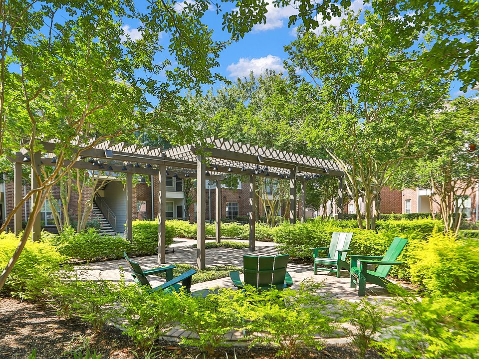 Outdoor Seating Area at Madison on the Meadow Apartments in Stafford, TX 77477