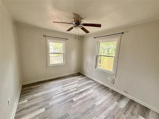 115 Rosewood Dr — Photo 3