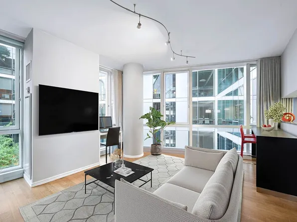 200 Chambers St APT 4T, New York, NY 10007