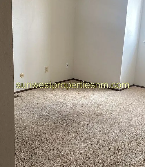 907 N Tucker Ave — Photo 2