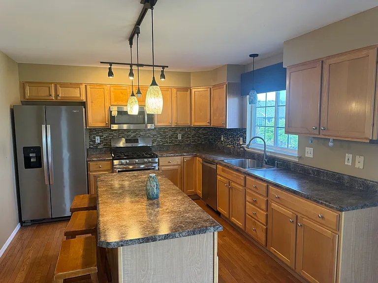 1494 Wethersfield Dr — Photo 2
