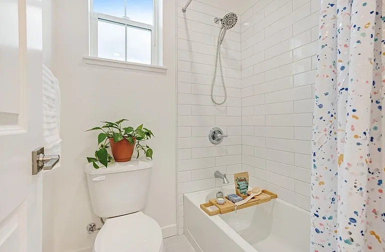 1747 Linden Ln — Photo 23