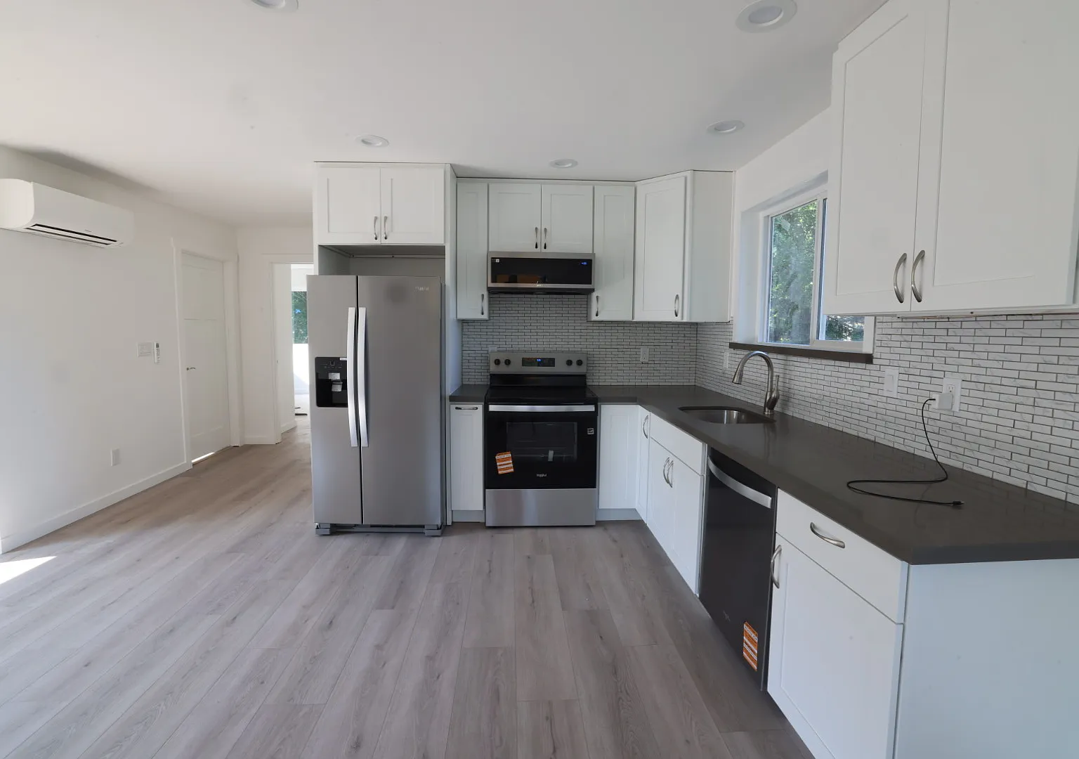 2 bed, 800 sqft, $2,350 — Photo 2