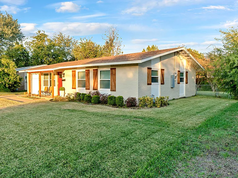 13506 Castleton Dr — Photo 42