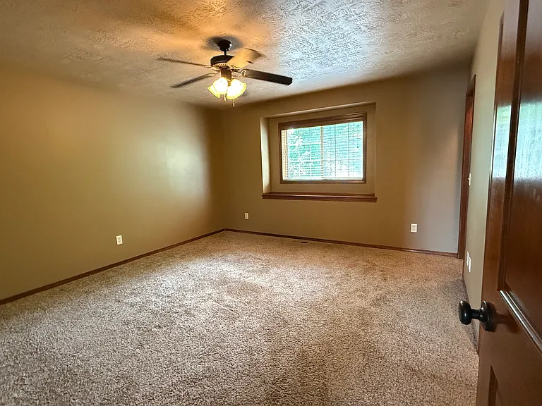 2908 E Kensington St #3 — Photo 14