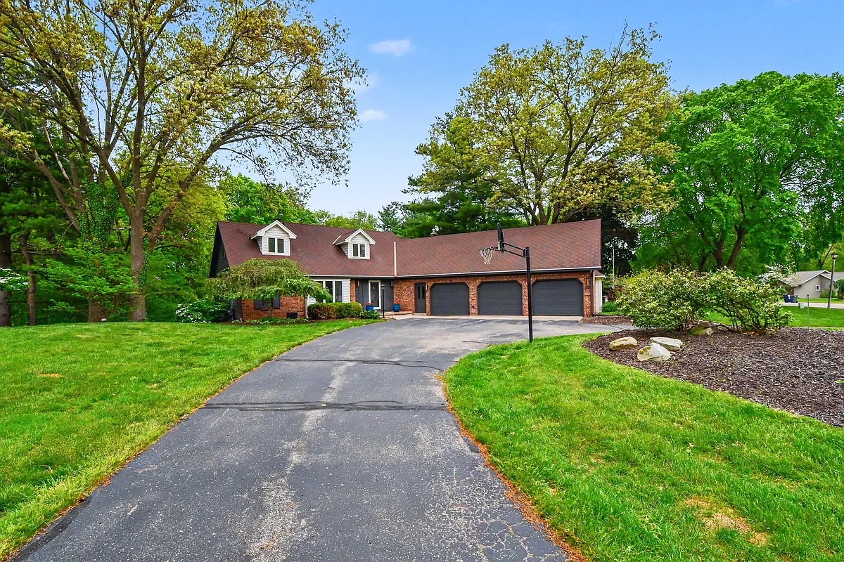 Building Photo - 7463 Whispering Ridge Dr SE