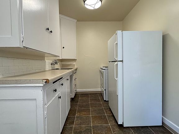 5th image of 531 Malden Ave E APT 104