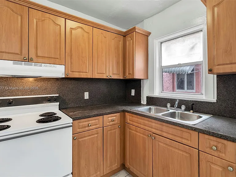1137 NW 29th Ter #1130 — Photo 12