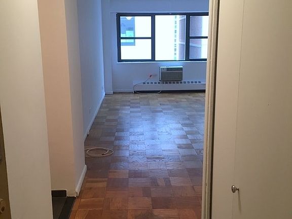 3rd image of 330 E 46th St APT 6R