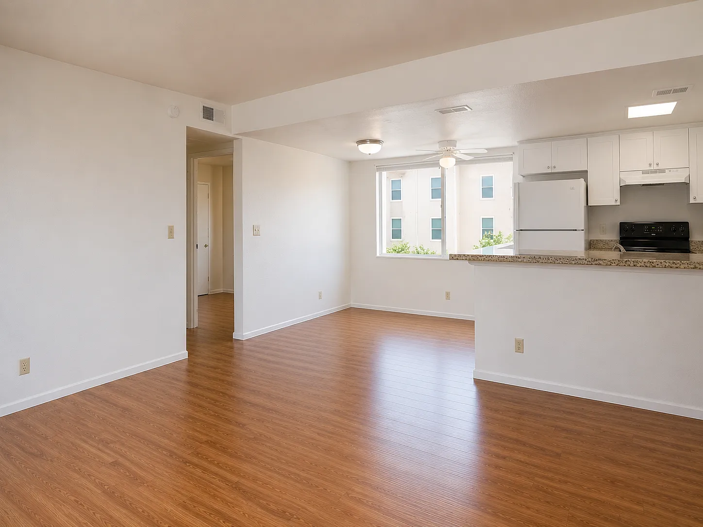 2 bed, 866 sqft, $1,600 — Photo 4