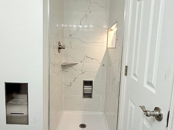 5th image of 2428 W Olrich St