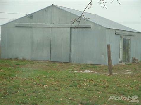 APROXIMATLY 28X30 SHOP WITH CONCRETE FLOOR!!!!