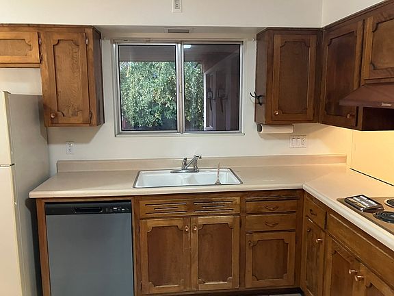 4th image of 620 E Orangewood Ave