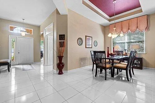 3 bed, 2.0 bath, 1633 sqft, $9,000 — Photo 4