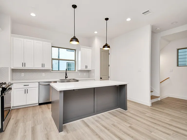 2313 Eagle St — Photo 10