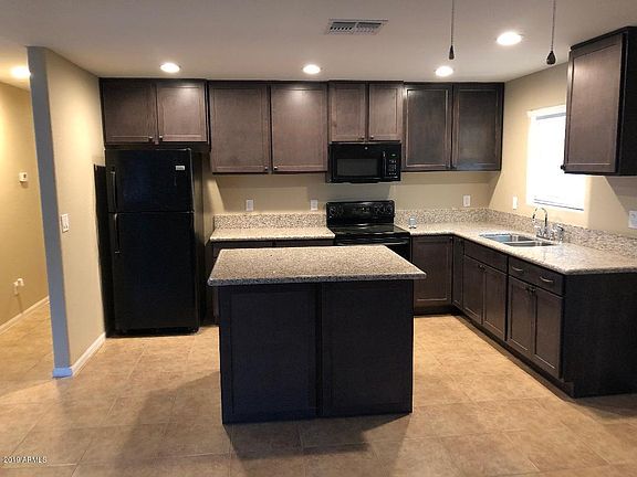 3rd image of 1521 E Marguerite Ave