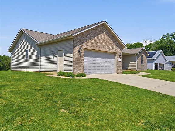3rd image of 20 Ashwood Ln