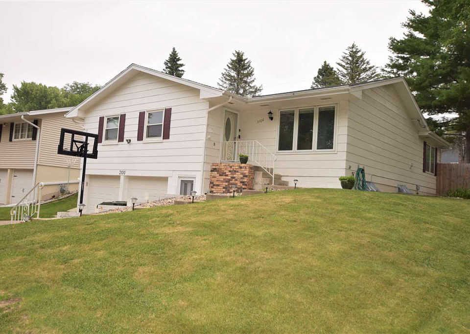 1st image of 3100 Viking Dr