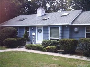 100 Argyle Ave, Babylon, NY 11702