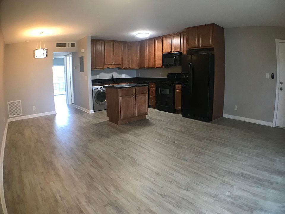 1st image of 110 N Lakeside Dr APT 7
