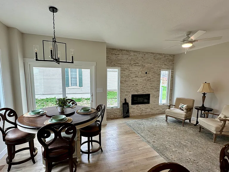 115 E Vine St — Photo 8