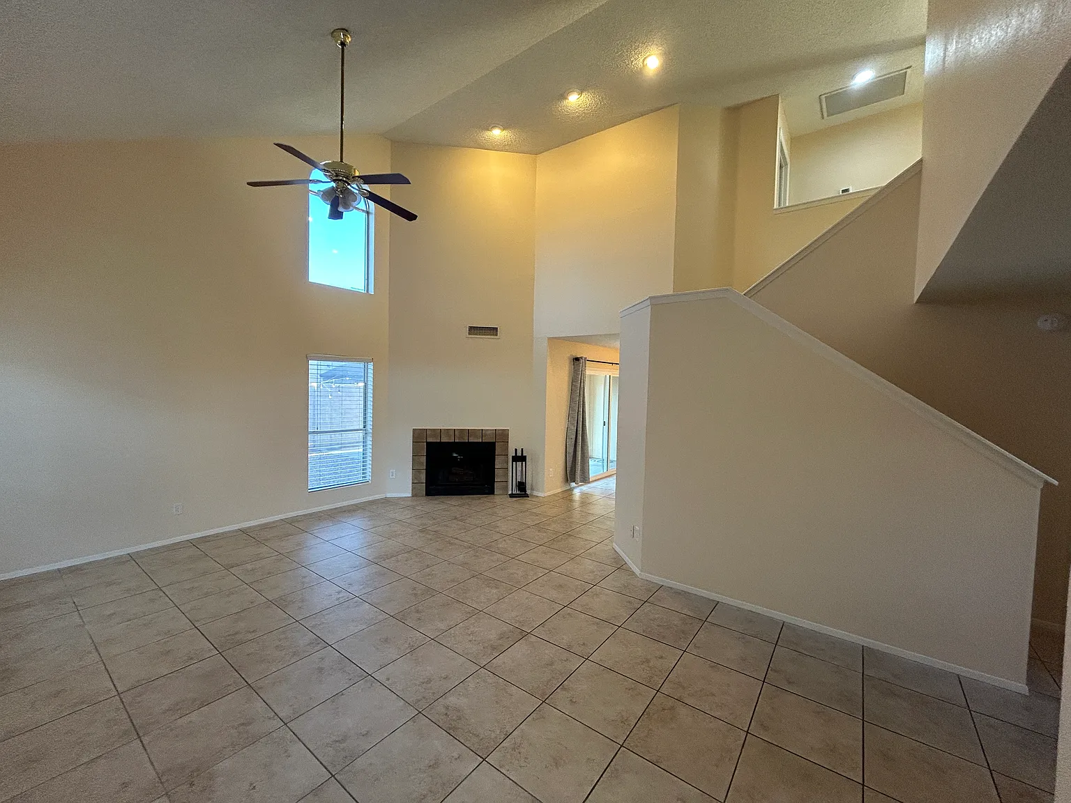 3 bed, 2.5 bath, 1585 sqft, $2,195 — Photo 4