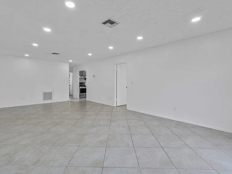 1620 Granfern Ave #1620 — Photo 13