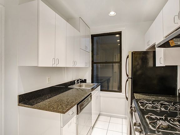 5th image of 156 E 37th St #3DD