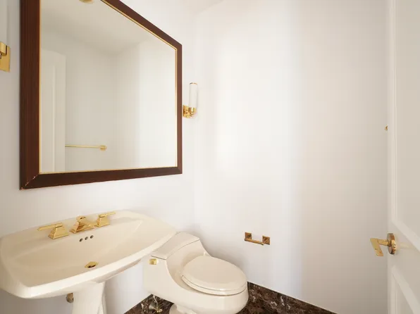 845 United Nations Plaza image 7 of 10