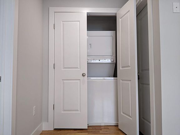 5th image of 142 Sussex Ave #208