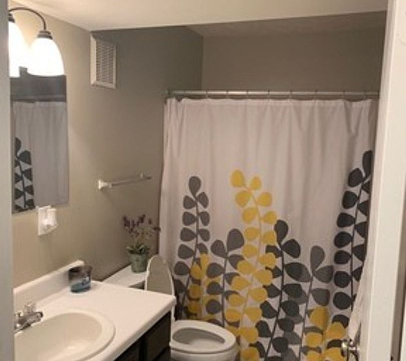 2nd image of 400 Aylesford Pl #6-402