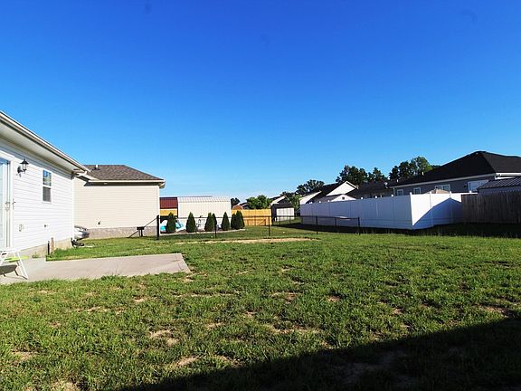 3rd image of 709 Tecumseh Dr