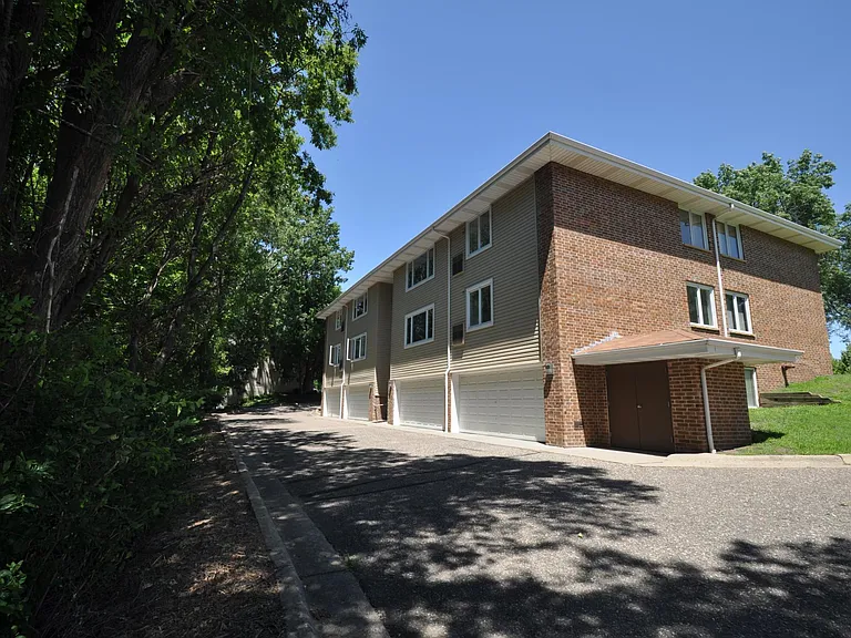 2805 Rolling Oaks Rd — Photo 7