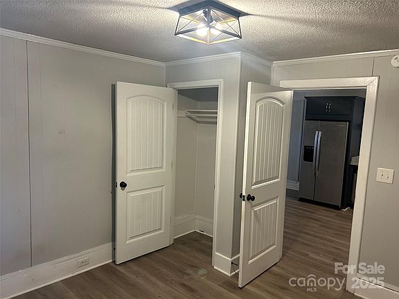 5th image of 3914 Bearwood Ave