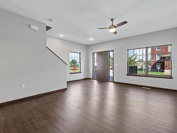4th image of 469 2nd Ave SW