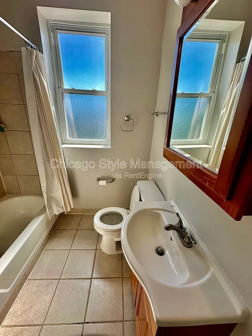 2 bed, 1.0 bath, $1,600 — Photo 4