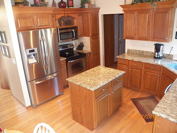 Updated kitchen, Brazilian granite counters and stainless steel appliances