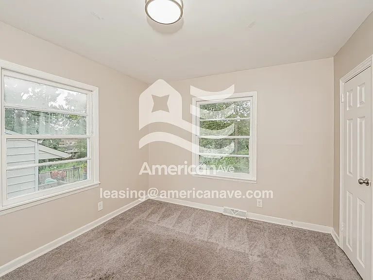 1095453_011_bedroom_12.jpg