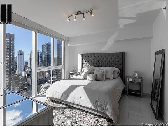 3rd image of 485 Brickell Ave. 3210 #3210