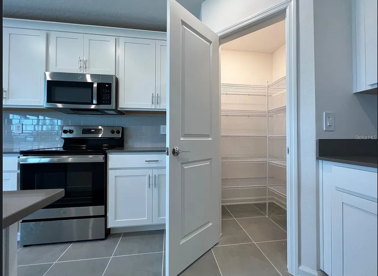 4 bed, 2000 sqft, $2,300 — Photo 3