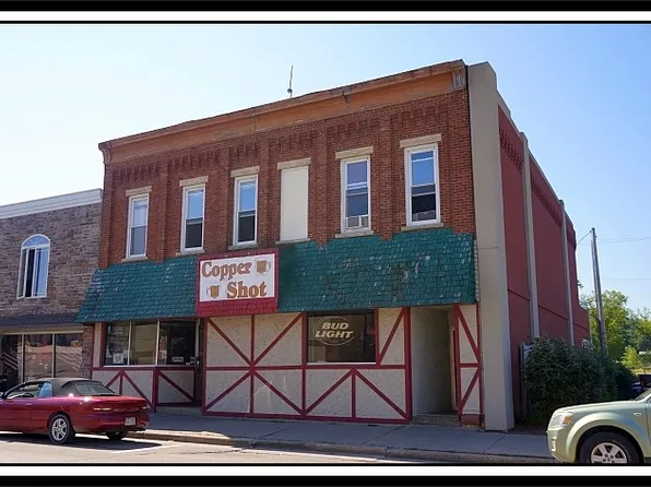 318 W North Water St, New London, WI 54961