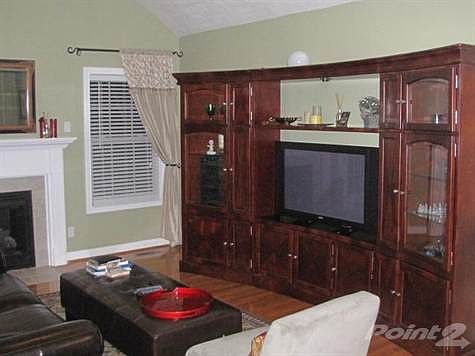 2nd image of 105 Kensington Ln