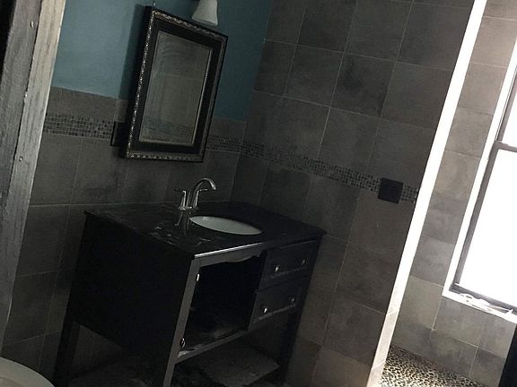 4th image of 613 Jefferson Ave #1