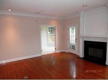 4th image of 215 Scott Ln