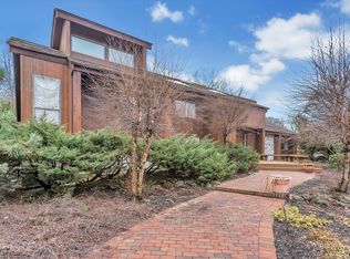 11 Brothers Ct, Dix Hills, NY 11746
