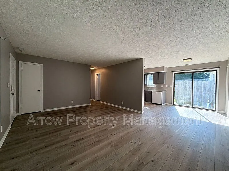 2 bed, 1.0 bath, 936 sqft, $1,350 — Photo 4
