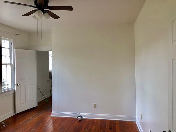 3rd image of 4824 Banks St